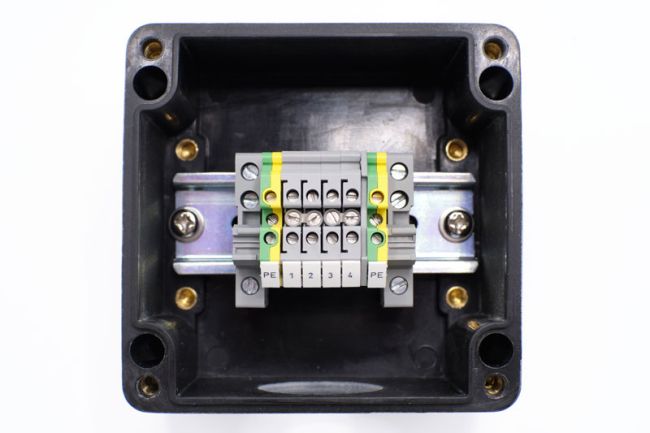Image of PBK-R Power Box Connection Kit terminals.